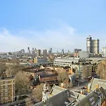 Stunning Duplex Penthouse Over 2200 Sq Ft Sleeps 8 With Jacuzzi Rooftop Views Of The City