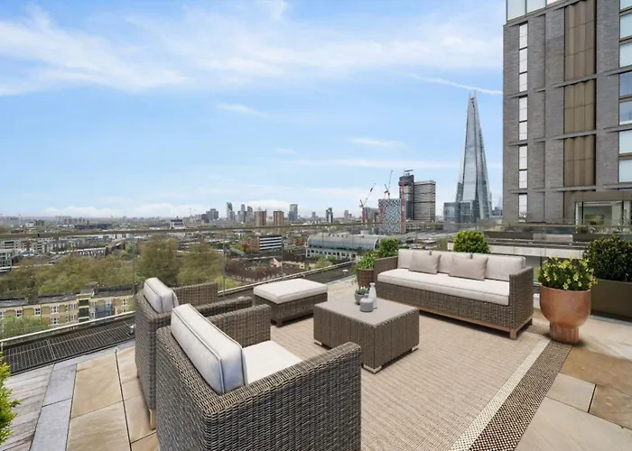 Stunning Duplex Penthouse Over 2200 Sq Ft Sleeps 8 With Jacuzzi Rooftop Views Of The City