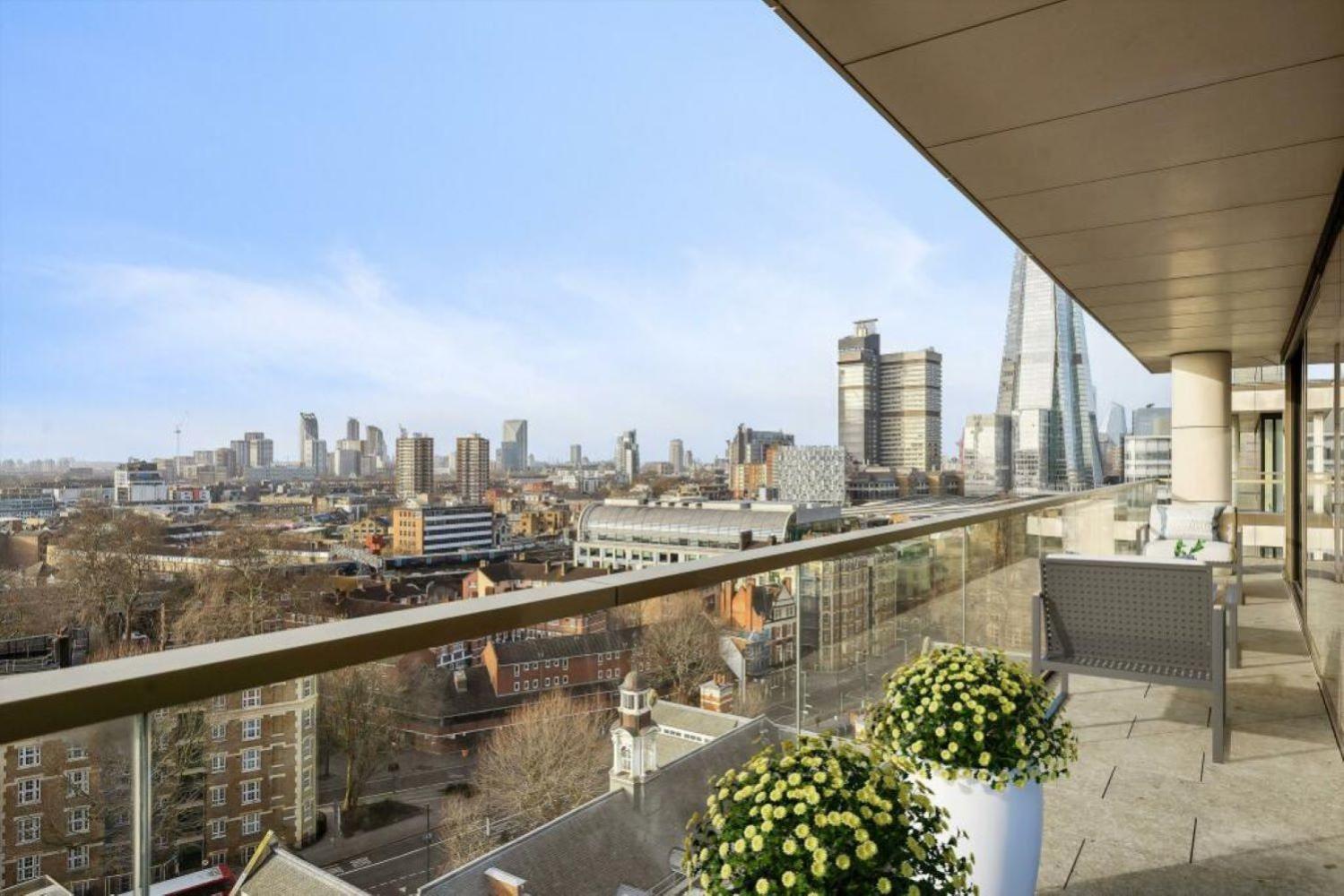 Stunning Duplex Penthouse Over 2200 Sq Ft Sleeps 8 With Jacuzzi Rooftop Views Of The City *