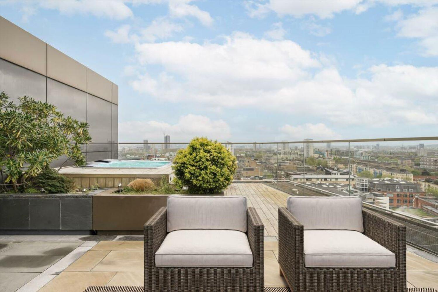 Stunning Duplex Penthouse Over 2200 Sq Ft Sleeps 8 With Jacuzzi Rooftop Views Of The City * Londra