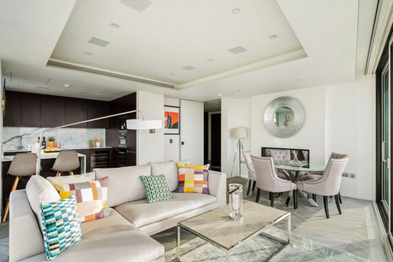 Stunning Duplex Penthouse Over 2200 Sq Ft Sleeps 8 With Jacuzzi Rooftop Views Of The City *